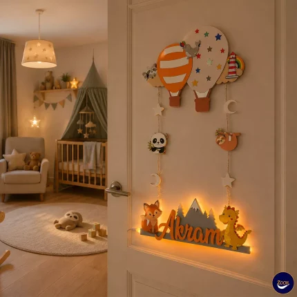 Tableau lumineux personnalisé en bois thème montgolfière animaux avec prénom Akram illuminé LED – Zoom.ma